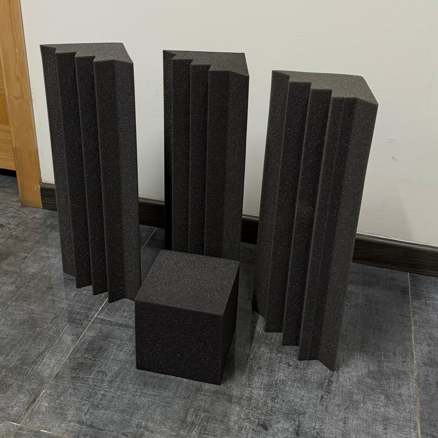 Kit Acústico Esquinero Mediano - 3 Trampas de Bajos + 1 Cubo